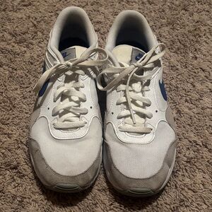 Nike Men's White and Blue Sneakers